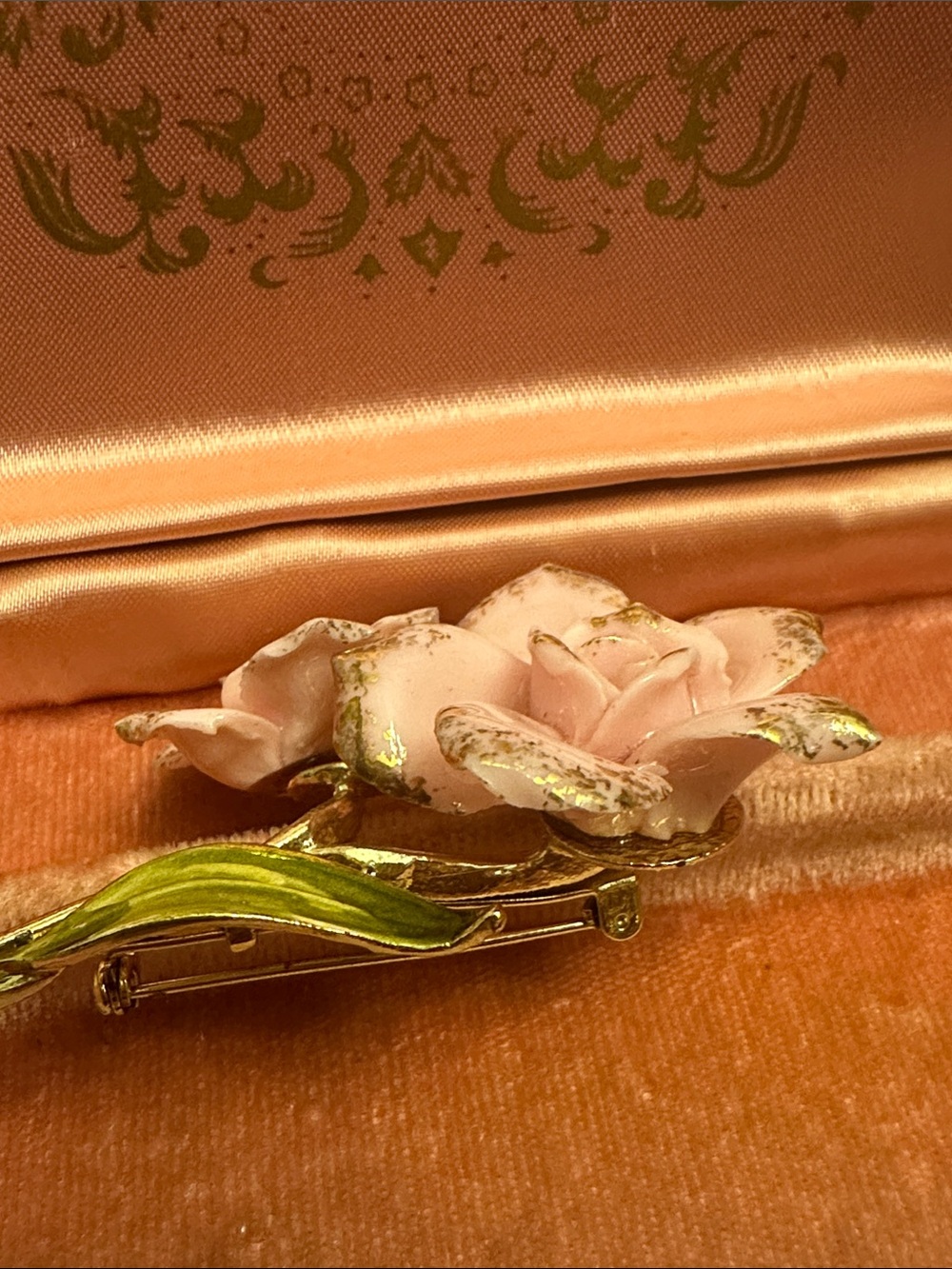 💐1950s CORO Vintage Mid Century Pink Gold Dusted Porcelain Rose Statement Brooch - Picture 5 of 6